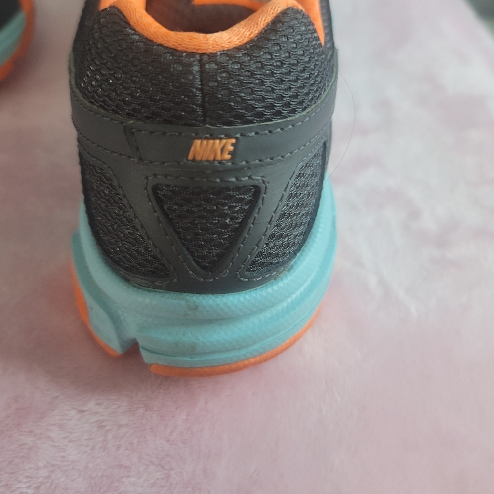 Nike Kids' Gray and Orange Sneakers - Picture 4 of 8